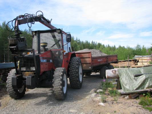 vuoden 2009 arkistoa
605 murskeen ajossa 
Avainsanat: Valmet 605 Patu 2710 Velsa 110