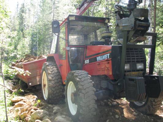 Sinne uppos
Valmet 605 ja Velsa 110
Avainsanat: Valmet 605 Velsa 110