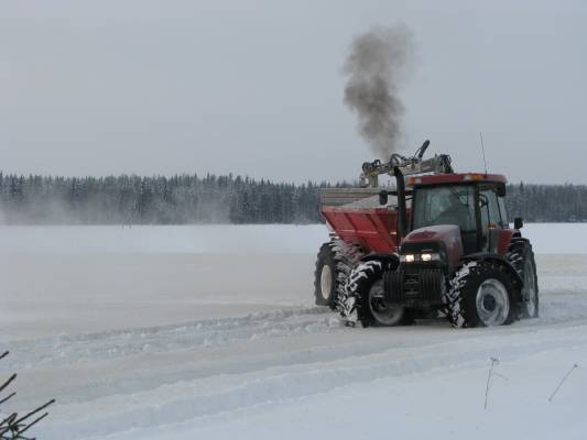 Taitaa olla Natikka lastutettu
Case IH MXM140
Avainsanat: Case IH MXM140 voimasauhut kalkinlevitys