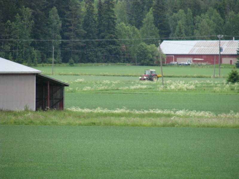 Etäkuvausta
IH 684 ja Sami 700
Avainsanat: IH 684 Sami 700