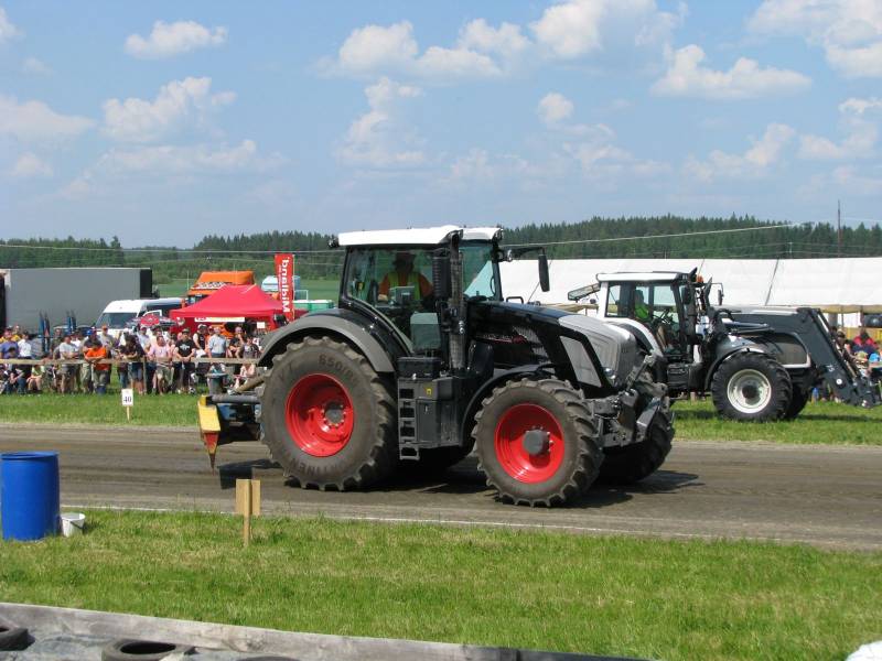 Koskelais urakoitsijan uusin hankinta
Fendt 82...
Avainsanat: Fendt