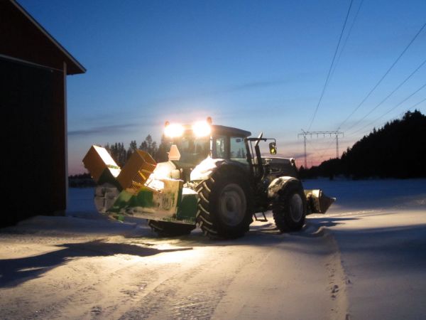 Linkousyhdistelmä
Valtra N141 ja Alatalkkari 250
Avainsanat: Valtra N141 Alatalkkari 250