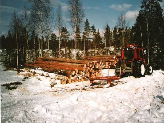 puutavara pinot
Valmet 605 ja Patu 2710
Avainsanat: Valmet 605 Patu 2710