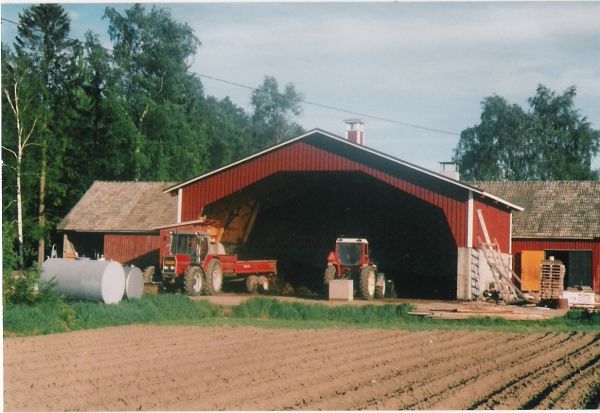 MF 3070 E, Velsa 110 ja Valmet 604
Löytöjä vanhoista albumeista.
Avainsanat: MF 3070 E Velsa 110 Valmet 604