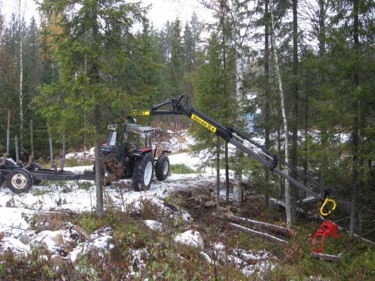 URSUS ja Joutsa-Siim 33
eka kuormaa joutsalla hakemassa
Avainsanat: ursus