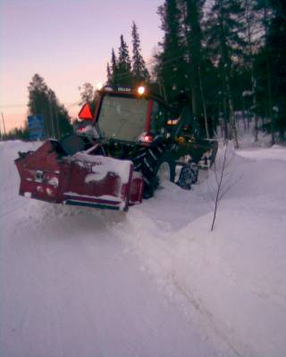 valtra 900
se jäi '' vähä'' kiini
