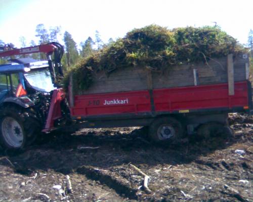 valtra a95 ja patu 203t ja junkkari j10
ei kule niin ei kule
