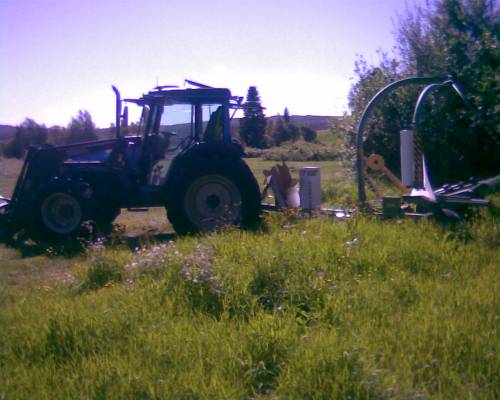 valtra a95  vm.2004  ja elho 1520 
käärintää tutun rattorilla
