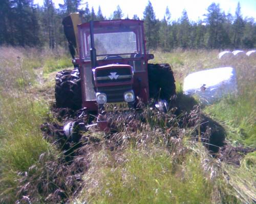 massey ferguson 165 s ja welger 185
oli pehmyttä vaikka paripyörät kiinni
Avainsanat: valtra