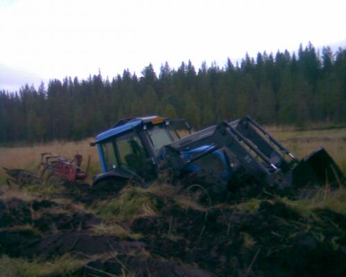 valtra a95 ja kverneland
löyty joku helevetin reikä perkele ja sinne uppos
Avainsanat: valtra a95