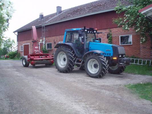 Jf 900 ja 8050
Rehunteko aloitettu :)
Avainsanat: Valtra 8050 Jf Fct 900 silppuri rehunteko