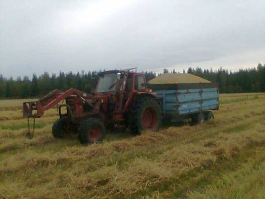 viljakuorma 
tämän vuoden puinneista
Avainsanat: volvo bm 650