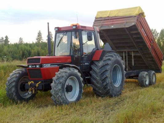 case ih 1056xl 
ootetiin sadetta tulihan sitä 30mm
Avainsanat: case case ih