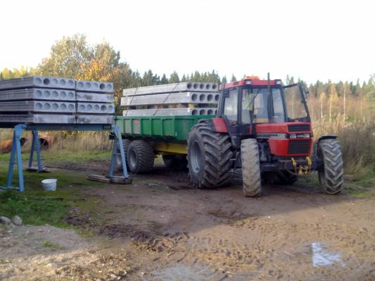 elementin ajoa 
caseih+tempo. ajeltiin vähän kiviä :D
Avainsanat: case caseih tempo