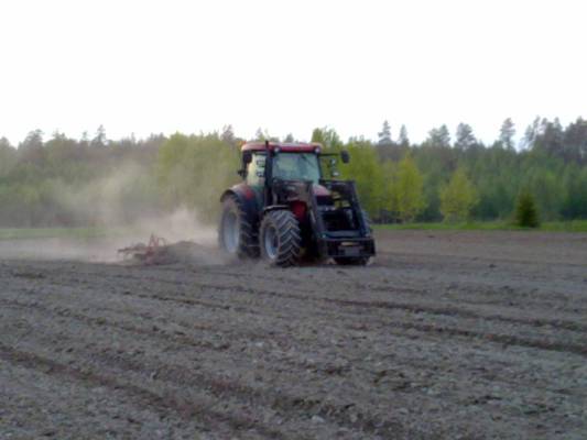 case 130 ja potila sph 480
sais olla kyl pariset mut jos ens kesänä 
Avainsanat: case caseih potila