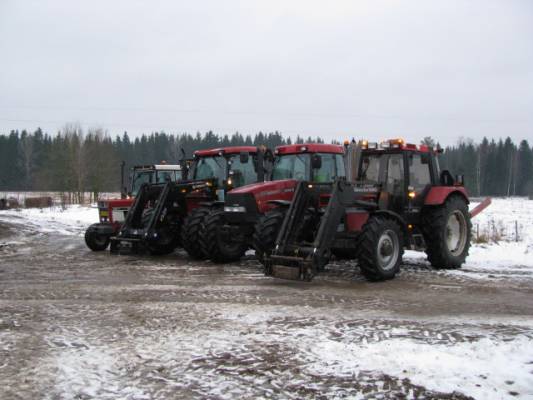 perhekuva
reunimmaisia vaan ei ole enää 
Avainsanat: case caseih