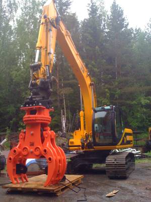 JCB JS 160l
Purku/murskain kouraa sovittamassa
Avainsanat: kaivinkone