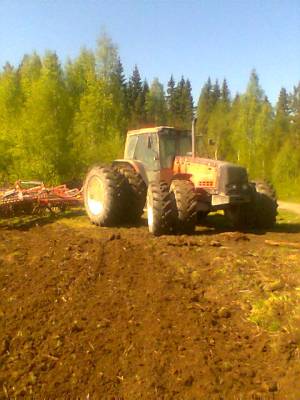 valtra 8750 ja väderstad
