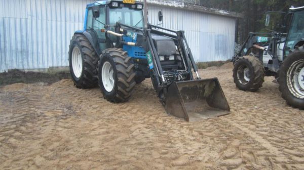 Valtra 6400
Uudet renkaat, 520/85R38 (20.8R38) ja 420/85R28  (16.9R28)
Avainsanat: Valtra 6400 valmet 865