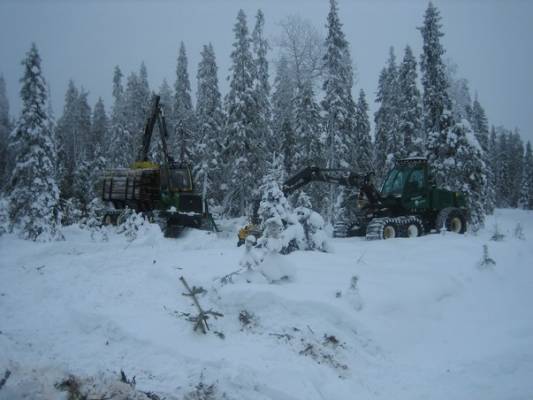 1070D ja 1010E
Siinä ois taivalkosken yksikön 1070D ja uuenkarhia 1010E
Avainsanat: john deere timberjack 1010 1070