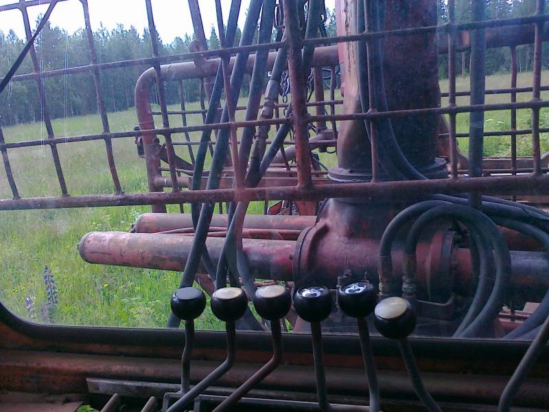 kokkumin puomin hallinta vivut
hyvin hän sieltä ulos näkee.
Avainsanat: kockumi koppi