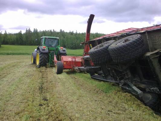 ... niin seuraavana päivänä on.
Hankomiestä hymyilytti seuraavana päivänä jo paljon vähemmän...
Avainsanat: Nurin