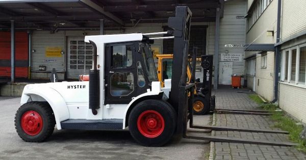 HYSTER
Hyster on saanut uutta väriä pintaan.
Tietääkö kukaan kyseisen mallin tietoja? Kapasiteettiä, vuosimallia?
Avainsanat: hyster, forklift