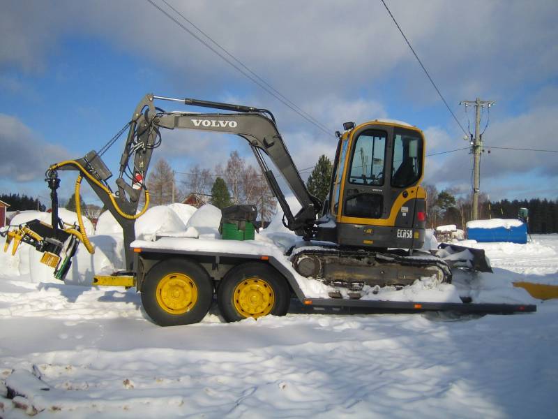 Volvo ecr58 vm.2005 ja hako 200 vm.2012
