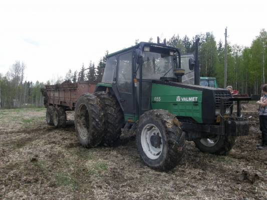 Valmet 655 ja Belarus 7tn
Keväällä paskaa levittämässä
Avainsanat: Valmet 655 Belarus N10