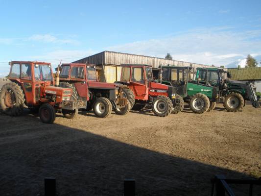 Koneet aurinkoa ottamassa
Volvo BM 430 -72, Valmet 700 -70, Valmet 405 -89, Valmet 655 -89 & Valtra 6250HT -07
Avainsanat: Volvo BM Valmet Valtra 700 405 655 6250 N10