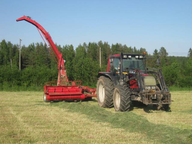 Rehuntekoa 2011
Valtra 6850 vetää itte modattua jf1050 silppuria ja näyttäis toimivan :)
Avainsanat: valtra jf