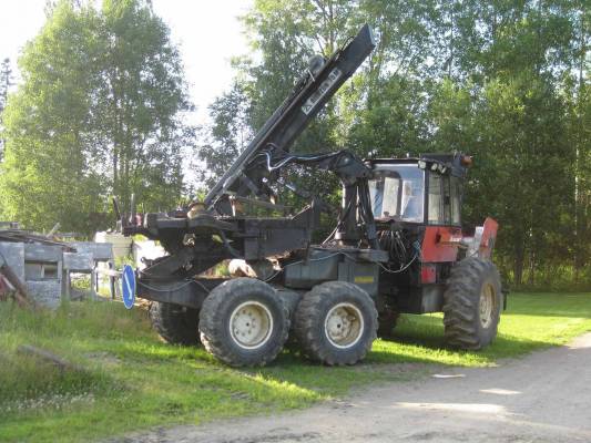 valmet 902
juu toinen meijän vesakko yksikkö vähän vaiheessa
