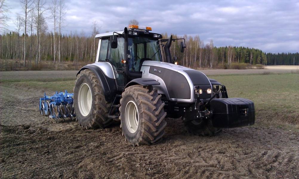 Vallu T170 ja Lemken Rubin 9
Kevään 2011 muokkauksia
Avainsanat: Valtra Lemken