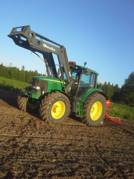 John Deere 6620 ja Einböck harakylvin
Sinapin kylvöä kevällä -15
Avainsanat: John Deere 6620 Eindöck