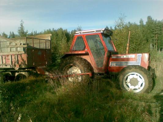 Fiat 70-90 ja belarus paskakärry
meitin rehun ajo vehkeitä :D
Avainsanat: Fiat 70-90