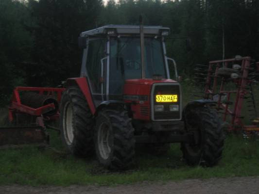 MF 3060E Turbo ja Heva
Massikka ja 6,3m levee jyrä :D
Avainsanat: massikka mf massey ferguson jyrä 3060 heva