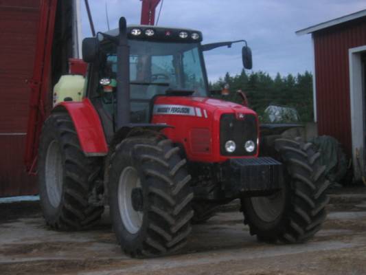 MF 6480 ja Hardi
Räpsäytin tälläsen kuvan joku kesä ilta...
Avainsanat: mf massikka massey ferguson hardi