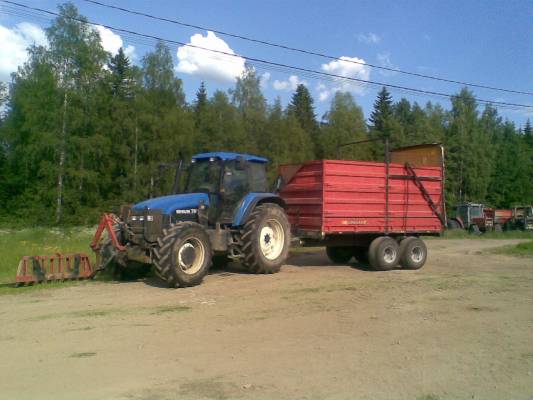 New Holland TM150 ja Junkkari 120
Urakoitsijan vehkeitä.
Avainsanat: new holland junkkari