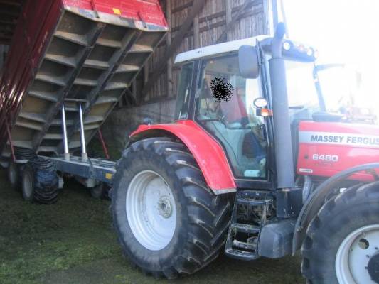 Syys rehu 07
Meijän verku 6480 ja laina kärri tuhti ws170 kippoomassa.
Avainsanat: tuhti verku massikka massey ferguson kärri ws170