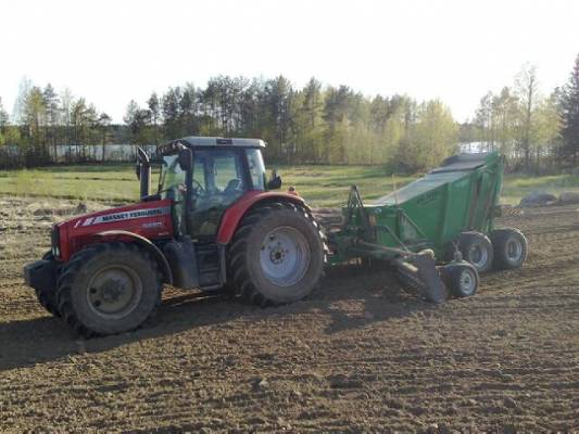 MF6480 & Kivi-Pekka 5
kiven keräilyy
Avainsanat: MF 6480 massikka massey ferguson kivi pekka