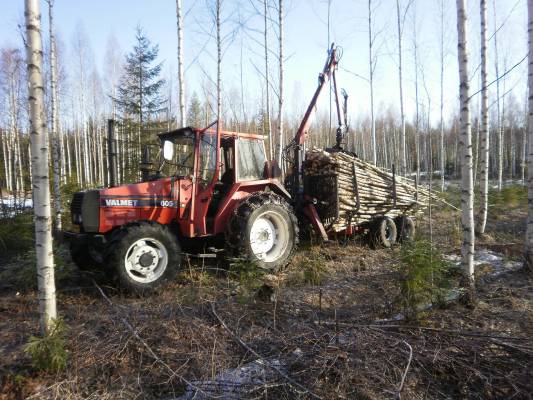 rankojen ajua
Valmet 605, Patu 595 & 8tn kärry
Avainsanat: Valmet 605 Patu 595