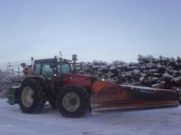 Valtra 8950 
Mettätien auruuta
Avainsanat: valtra 8950