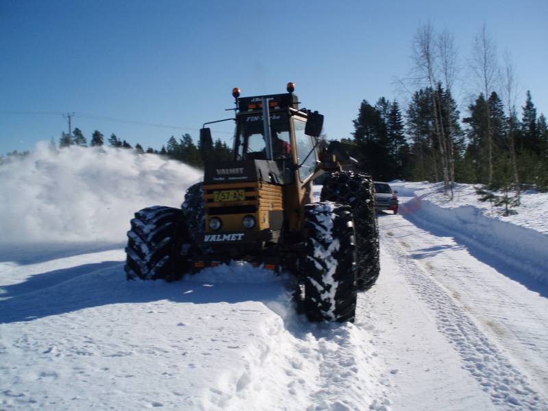 Valmet 1102 ja runni
Valmetilla linkousta
Avainsanat: 1102 valmet