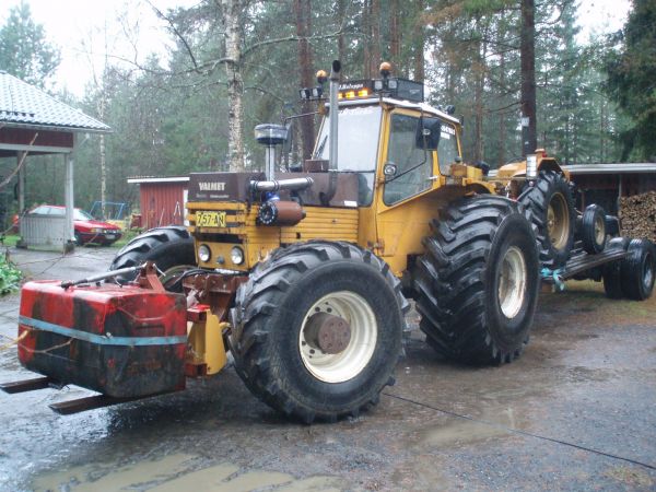 Valmet 1102 ja 500
reissun päälle lähössä
Avainsanat: valmet 1102 500