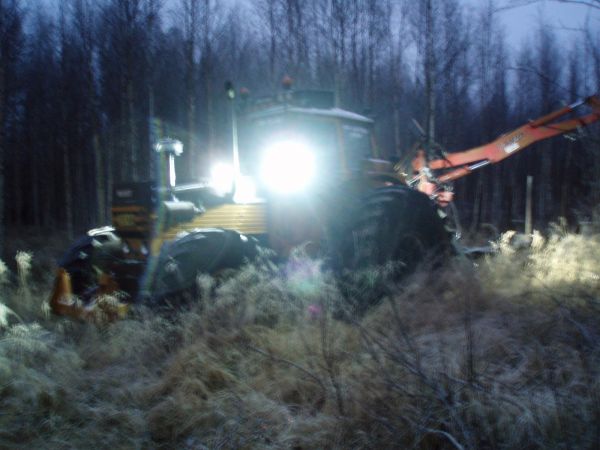 Valmet 1102 ja sukkela 6000
puunajoa
Avainsanat: valmet 1102