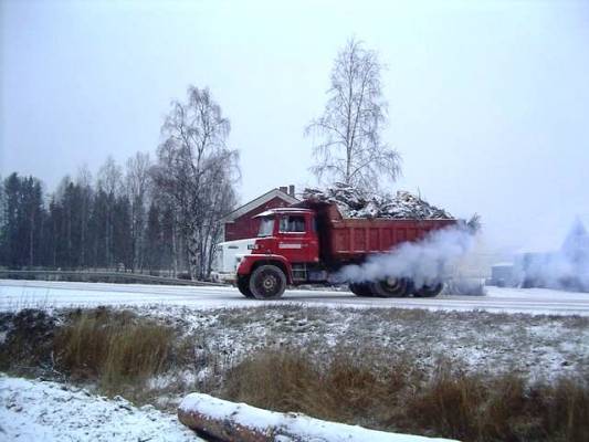 Scania 145 "Auschwitz Birkenau"
Scania 145 kiviauto ja lievää suutinvikaa...
Avainsanat: Scania 145