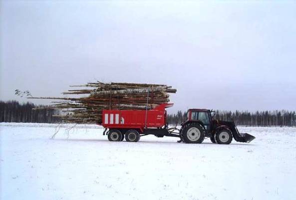 Valtra 6850 HTT ja louhosvaunu
Valtra 6850 ja Sisu SM332 alustainen louhosvaunu ranganajossa.
Avainsanat: Valtra 6850 kivikärry