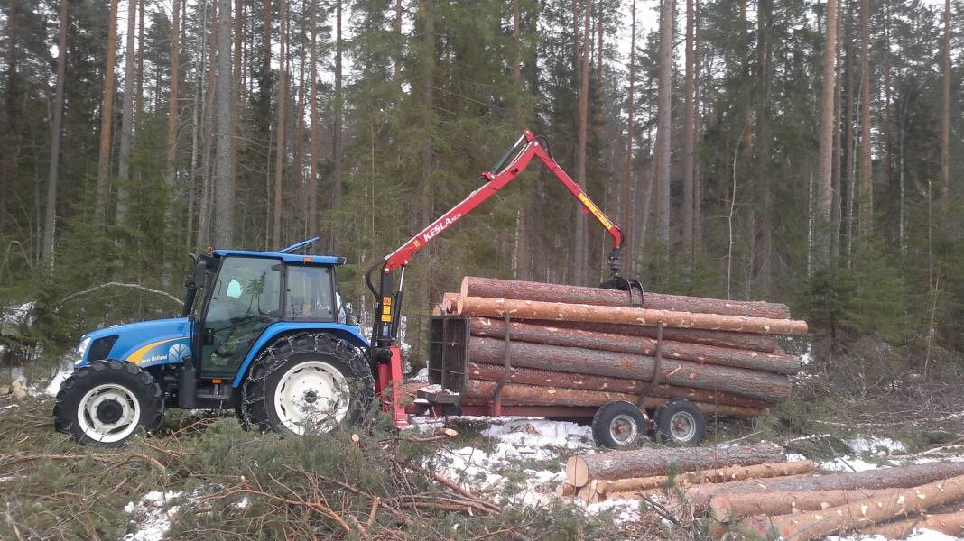 Nh tl90a ja Kesla Patun kuormain ja kärri
Aukolta puiden ajoa
Avainsanat: puun ajo