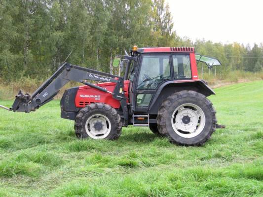 Valtra 6550
Kätevä kone vesijohtolinjalla
Avainsanat: valtra 6550