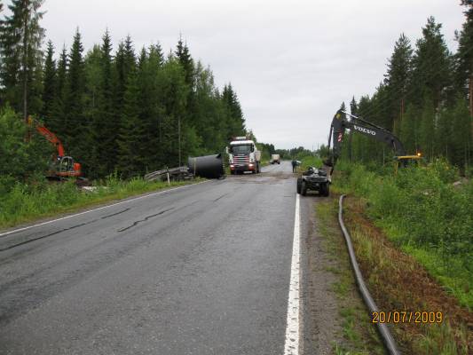 Linjalta
Pöntön ja tienalituksen kanssa puuhastelua
